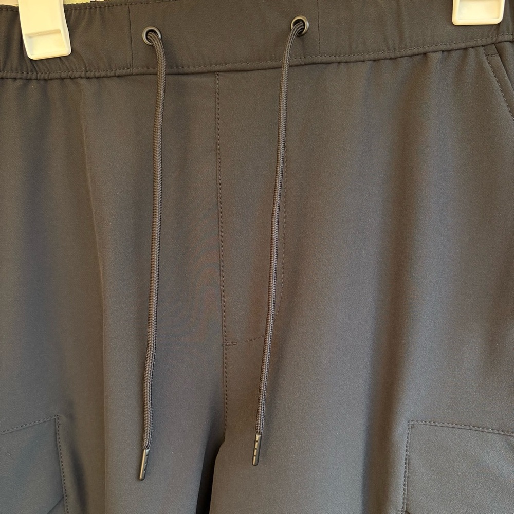 Men's Tapered Tech Cargo Jogger Pants, Goodfellow & Co, Black, NWT Size M - Picture 3 of 6
